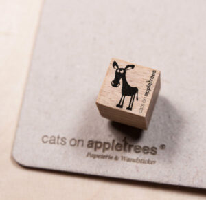 Cats on Appletrees - Houten stempel - 15x15mm - Balthasar the Donkey